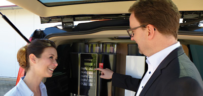 Live-Verkostung: Kaffeevollautomat im Präsentationsfahrzeug